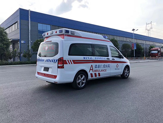 國六奔馳威霆救護車