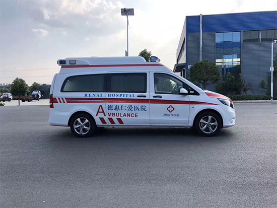 國六奔馳威霆救護車